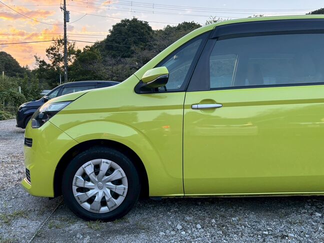 個性的なカラーと美しいフォルム！ 鮮やかなイエローのボディは、スペイド特有の左右非対称なデザインを一層際立たせています。【スペイド】